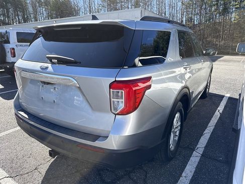 Used 2022 Ford Explorer XLT image 7