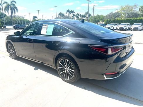 Certified 2025 Lexus ES 300h w/ Premium Package image 5
