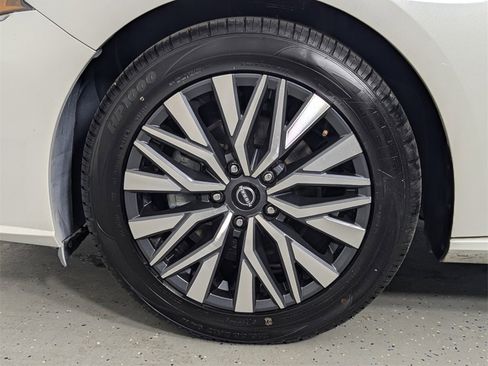 Used 2024 Nissan Altima 2.5 SV image 9