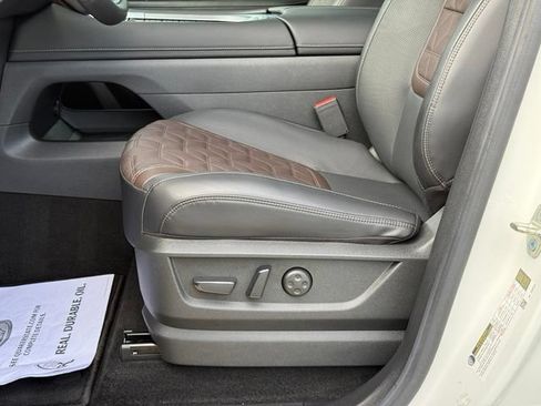 Used 2025 Nissan Armada Platinum w/ Convenience Package RWD image 14
