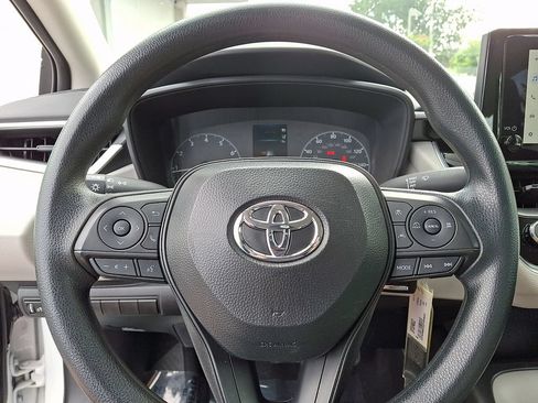 Used 2025 Toyota Corolla LE FWD image 21