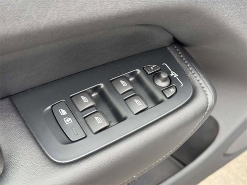 Certified 2025 Volvo XC60 B5 Plus image 16