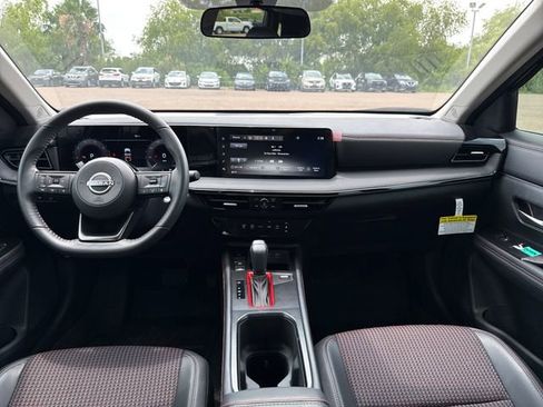 Certified 2025 Nissan Kicks SR FWD image 13