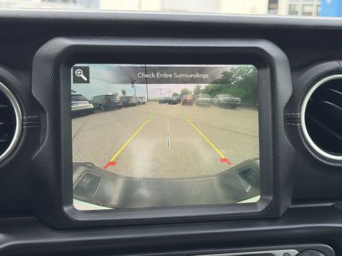 Used 2021 Jeep Gladiator Overland w/ Uconnect 4C Nav & Sound Group AWD/4WD image 5