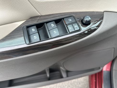 Used 2019 Toyota Sienna XLE w/ XLE Navigation Package FWD image 15