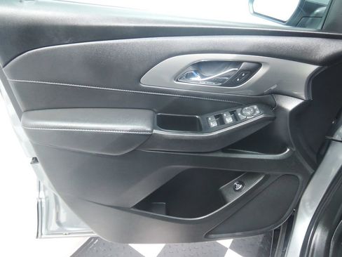 Used 2023 Chevrolet Traverse LT FWD image 26