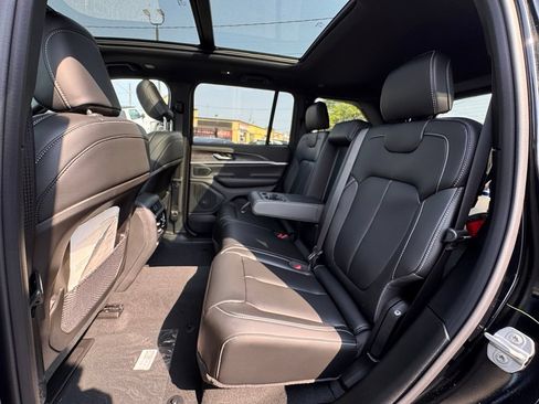 New 2026 Jeep Grand Cherokee Limited w/ Limited Altitude Package AWD/4WD image 15