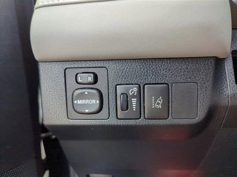 Used 2018 Toyota RAV4 LE Plus image 23