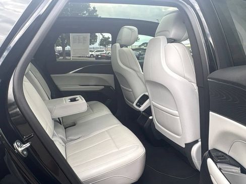 Used 2024 Cadillac Lyriq Luxury AWD/4WD image 25