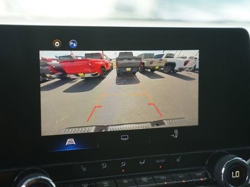 Used 2024 Chevrolet Colorado ZR2 w/ Safety Package AWD/4WD image 27