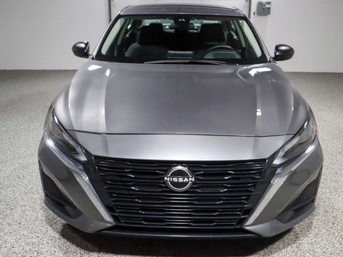 Used 2024 Nissan Altima 2.5 SV image 4