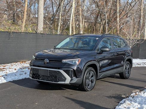 Certified 2025 Volkswagen Taos S image 1