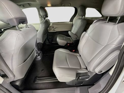 Certified 2024 Toyota Sienna XLE FWD image 26