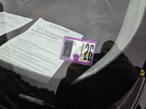 Used 2017 Jeep Renegade Latitude w/ Cold Weather Group image 18