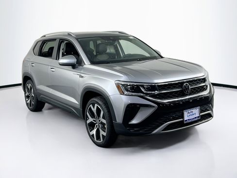 Used 2022 Volkswagen Taos SEL image 3