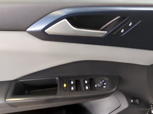 Used 2023 Volkswagen Taos SE image 33