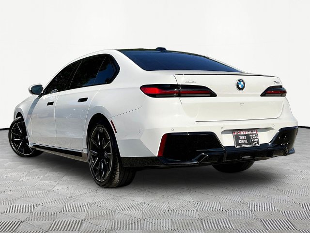 Used 2023 BMW 740i RWD image 7