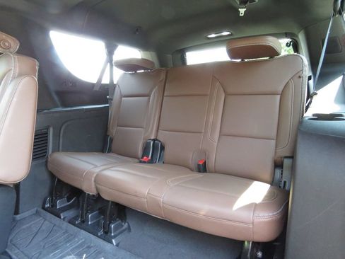Used 2023 Chevrolet Suburban High Country w/ Premium Package 2 AWD/4WD image 23