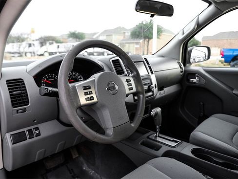 Used 2019 Nissan Frontier S image 2