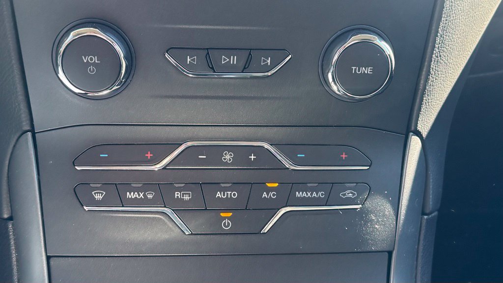 Used 2020 Ford Edge SE FWD image 22