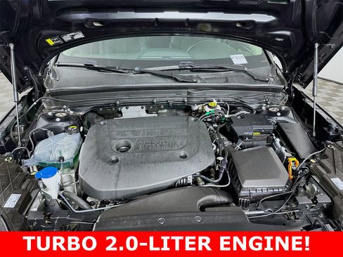 Used 2025 Volvo XC40 B5 Core image 32