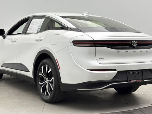 Used 2023 Toyota Crown XLE image 5