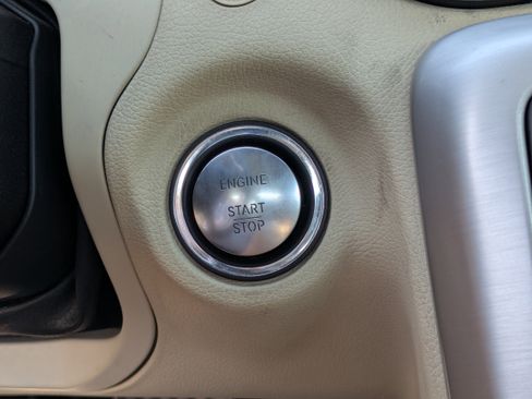 Used 2013 Mercedes-Benz SLK 250 image 27