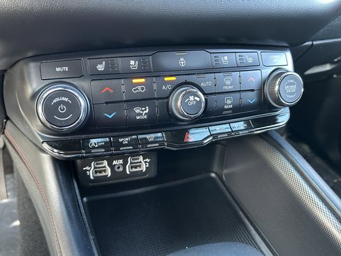 Certified 2024 Dodge Durango GT image 29