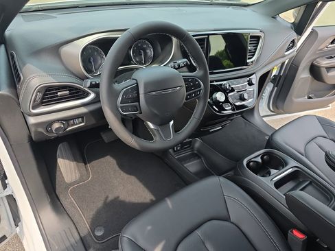 New 2027 Chrysler Pacifica Select AWD/4WD image 18