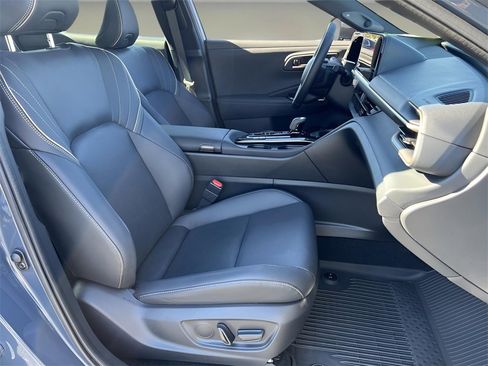 Certified 2025 Toyota Crown Limited image 14