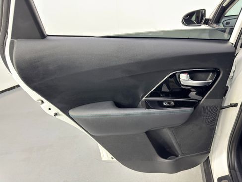Used 2019 Kia Niro EX Premium image 40
