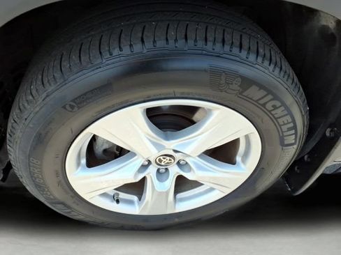 Certified 2024 Toyota Highlander LE AWD/4WD image 8