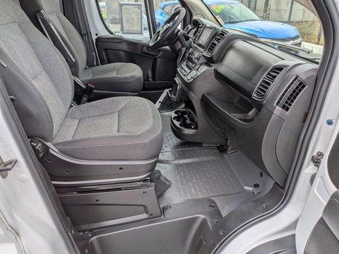 Used 2024 RAM ProMaster 2500 w/ Convenience Group FWD image 5