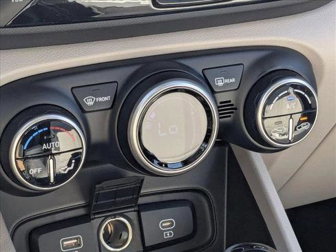 New 2025 Hyundai Venue SEL image 15