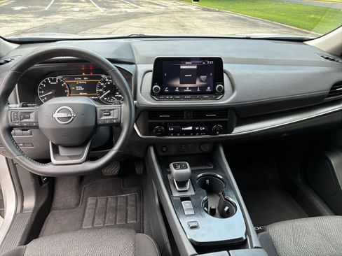 Used 2025 Nissan Rogue SV FWD image 28