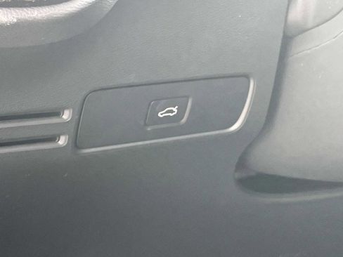 Certified 2026 Volvo XC40 B4 Core w/ Climate Package FWD image 23