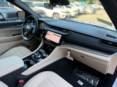 New 2026 Jeep Grand Cherokee Limited AWD/4WD image 19
