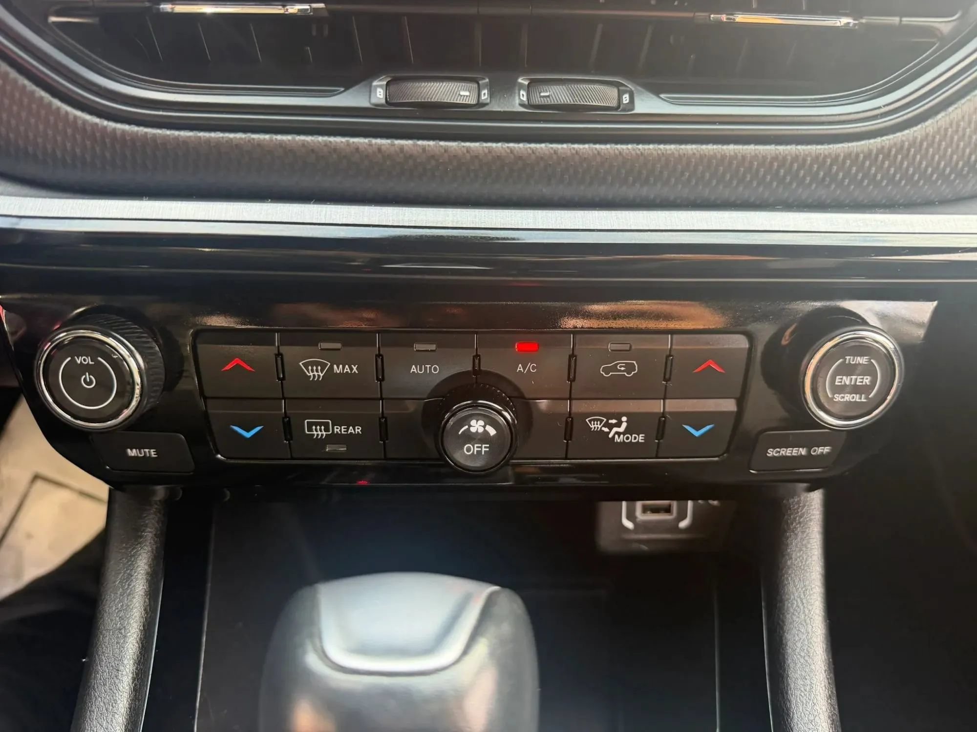 Used 2024 Jeep Compass Trailhawk AWD/4WD image 17