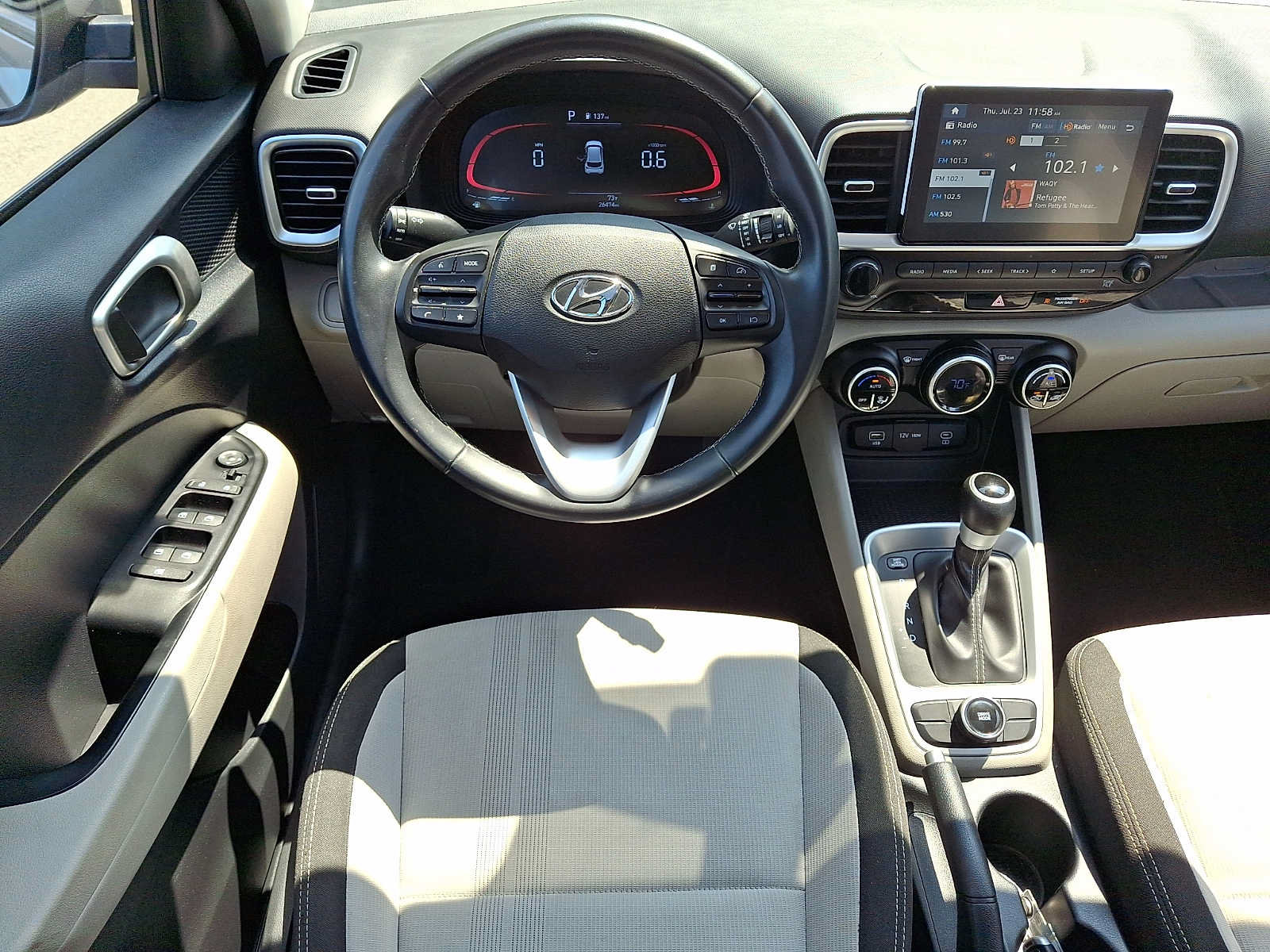 Used 2024 Hyundai Venue SEL FWD image 12