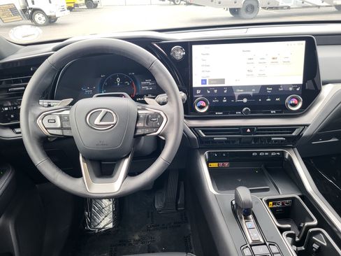 Used 2025 Lexus TX 350 AWD image 16
