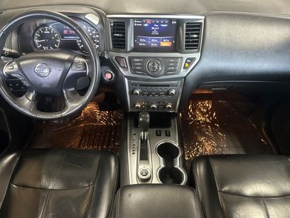 Used 2017 Nissan Pathfinder SL