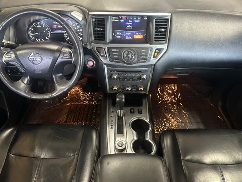 Used 2017 Nissan Pathfinder SL AWD/4WD image 3