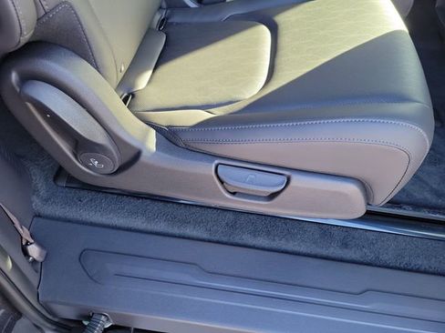 New 2026 Kia Carnival EX FWD image 32