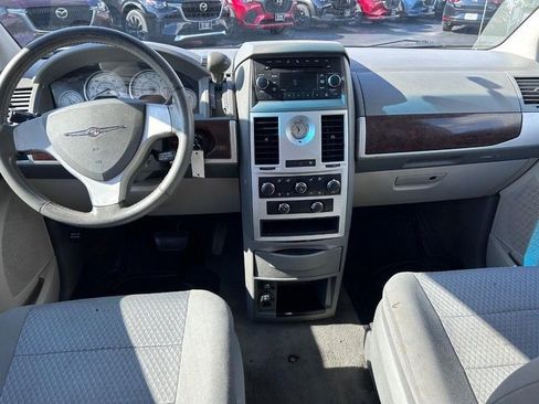 Used 2010 Chrysler Town & Country Touring image 11