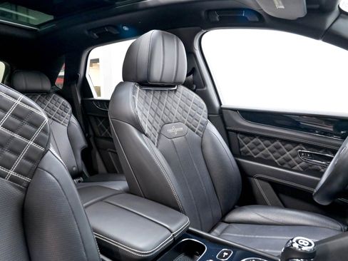 Used 2021 Bentley Bentayga w/ First Edition Specification AWD/4WD image 22