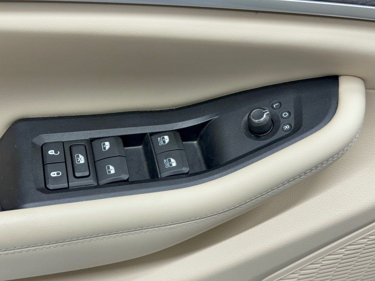 Used 2023 Jeep Grand Cherokee Limited AWD/4WD image 15