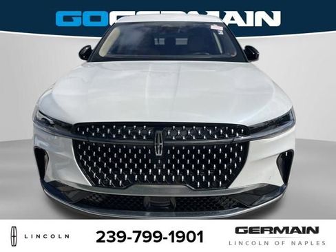 Used 2025 Lincoln Nautilus Premier image 10