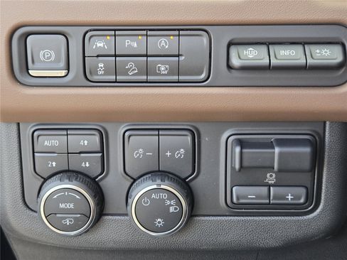 Used 2024 Chevrolet Tahoe High Country AWD/4WD image 21