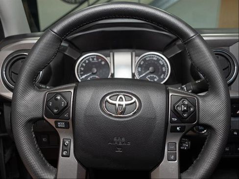 Used 2023 Toyota Tacoma SR5 AWD/4WD image 12