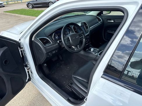 Used 2022 Chrysler 300 Touring L RWD image 20